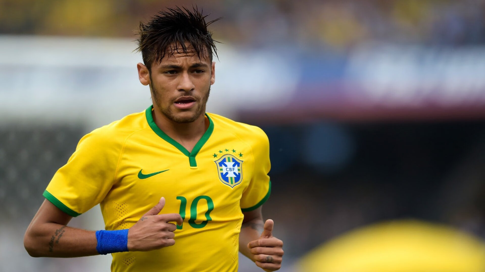 【年度最佳策略】分析冠军运动员的攻守平衡之道,得到冠军的运动员平时是怎么训练的